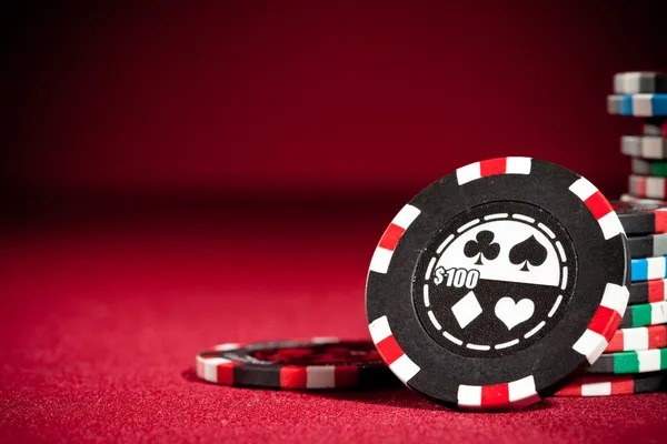 Live Qiu Qiu table on cahayatoto slot with dealer and player positions